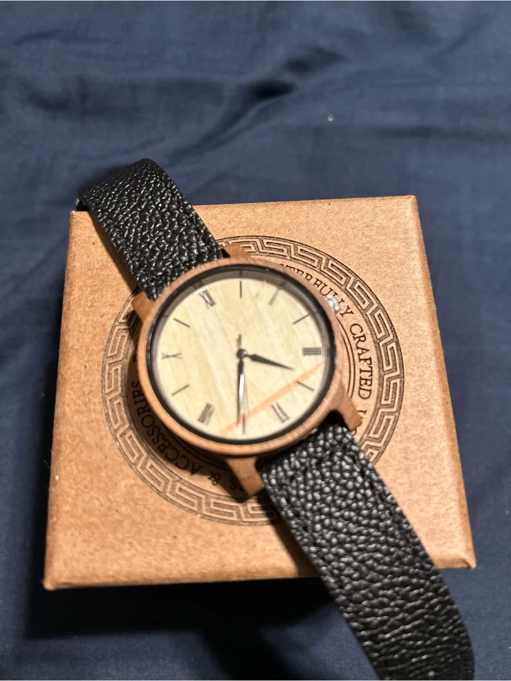 **NEW** AVANT WOOD 40mm Minimalist Watch w/ Walnut Case & Leather Band